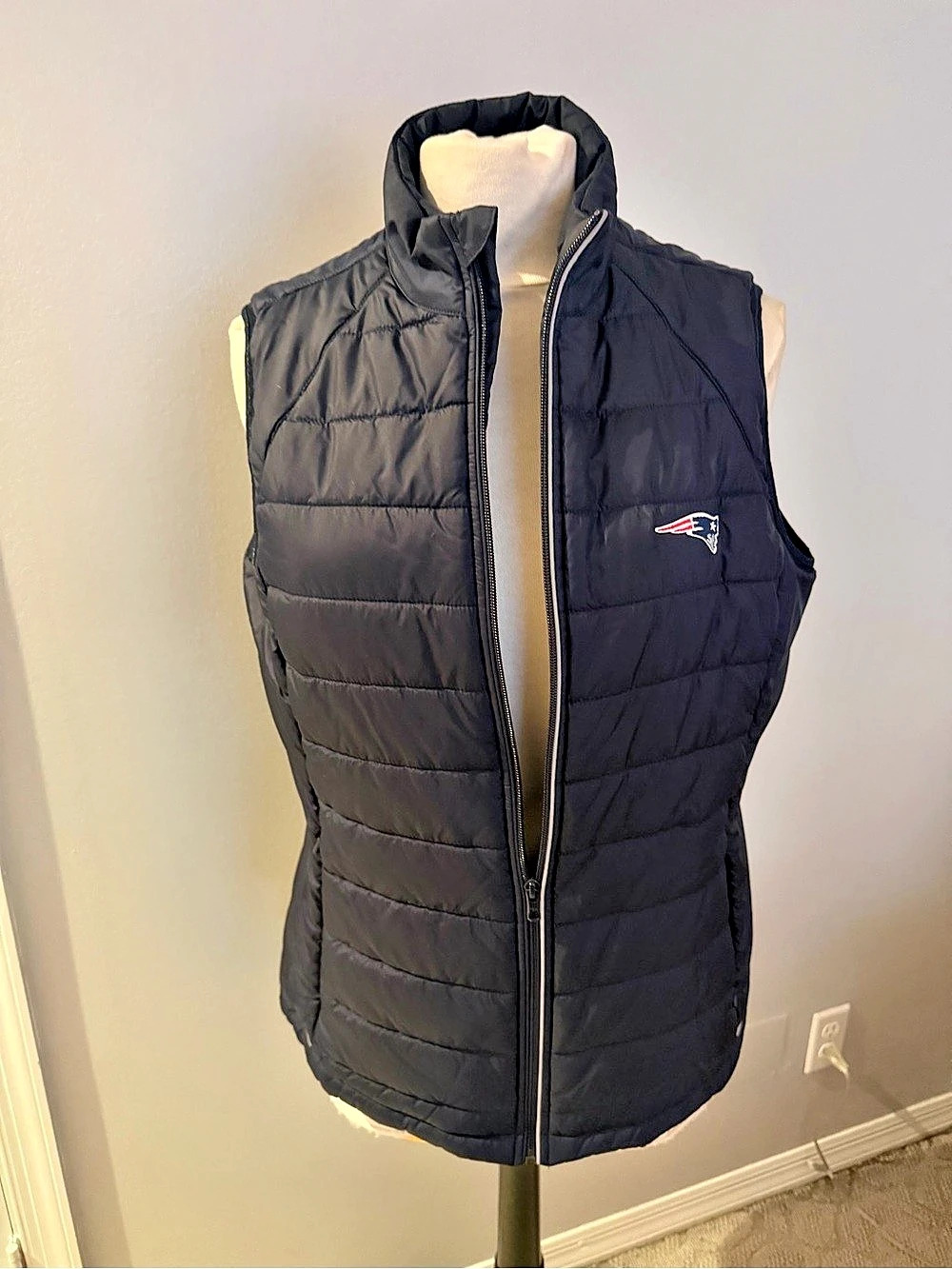 New England Patriots Black Puffer Vest New in Large